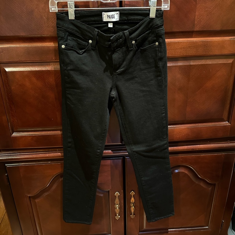 Transcend Verdugo Mid Rise Cropped Skinny Jeans in Black Overdye